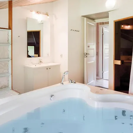 4 Bedroom Awesome In Tranekaer Holiday home Skattebolle