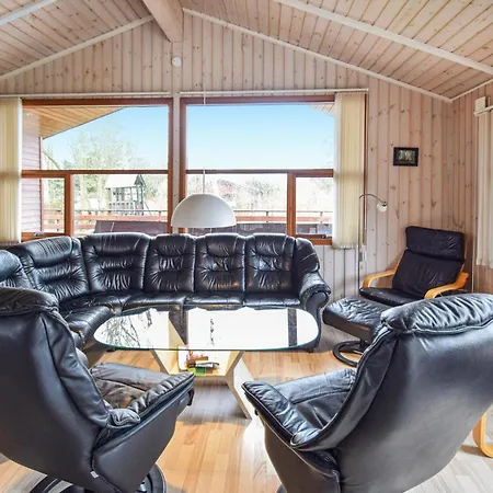 בית נופש 4 Bedroom Awesome Home In Tranekaer *